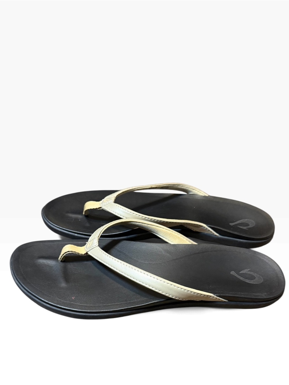OluKai Women's Thong Sandals with Gold Straps Size 11